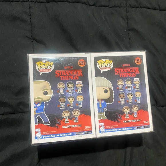 Joyce and Hopper Funko Pop - Picture 3 of 6